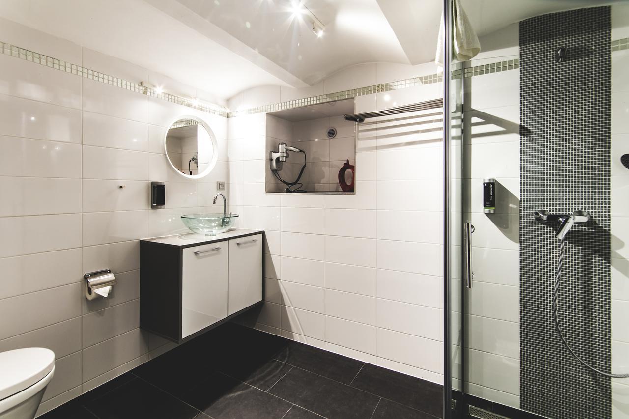 Silesia Residence Ostrava Exterior photo Bathroom with shower